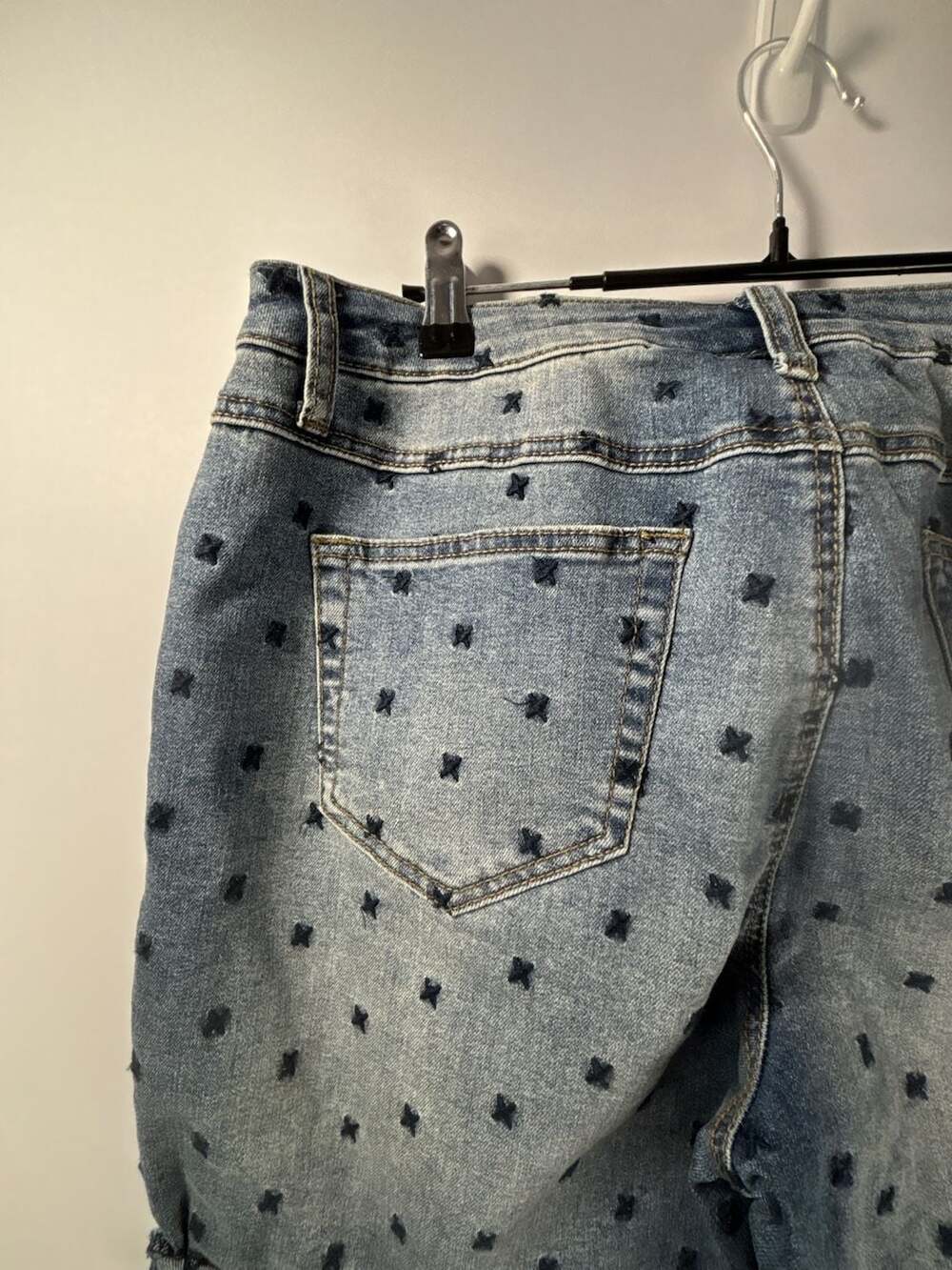 Est. 1946 Denim Women's Embroidered X Pattern Cuffed Jean Shorts Size 12 - Picture 8 of 8